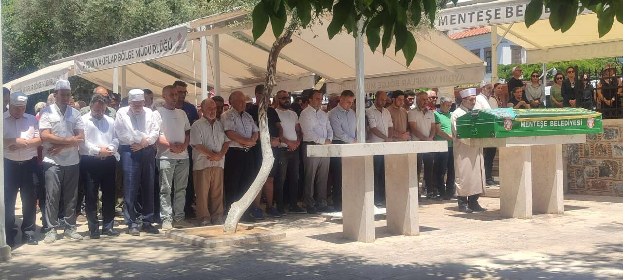 Muğla’da Hayatını Kaybeden Sevil Işıktekin Son Yolculuğuna Uğurlandı: Tabutunu Kadınlar Omuzladı 3